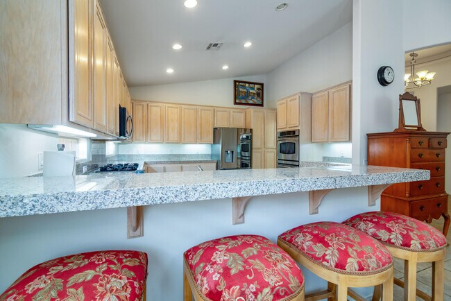 Building Photo - 45596 Torrey Pines Ct
