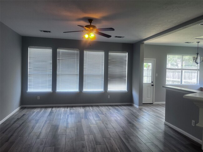 Building Photo - 1810 Village Ct Ln