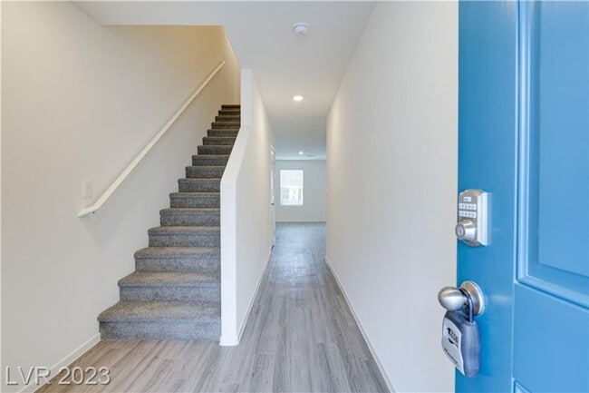 Building Photo - Modern 3-Bedroom Townhome in Highly Desire...