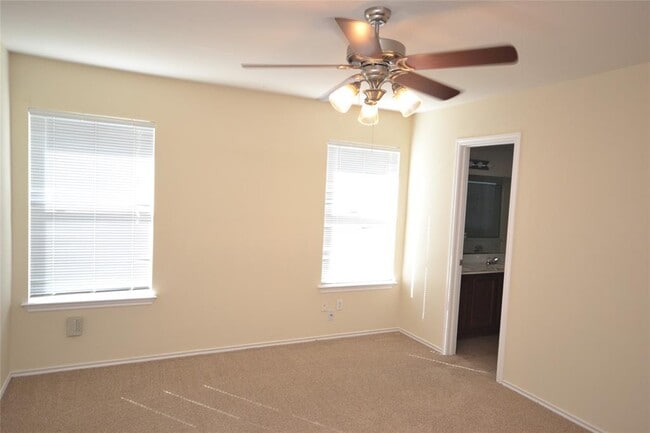 Building Photo - 114 Washington Square Dr