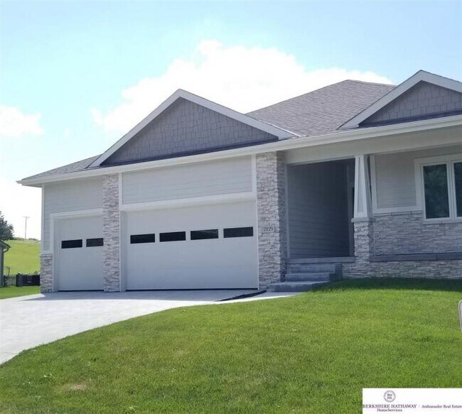 Primary Photo - 4 bedroom in Omaha NE 68022
