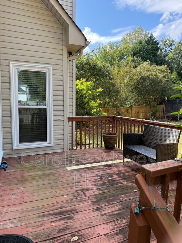Building Photo - 204 Brushy Meadows Dr