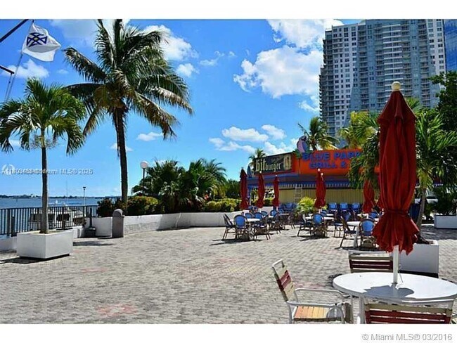 Building Photo - 905 Brickell Bay Dr
