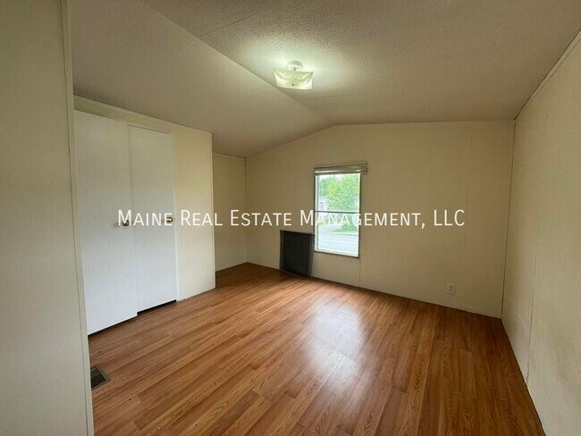 Building Photo - 25 Morton Ave