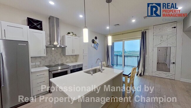 Building Photo - Luxury Condo in Heart of Wilmington with Water Views
