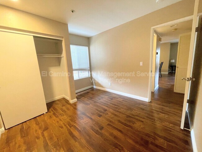 Building Photo - 12121 Centralia St