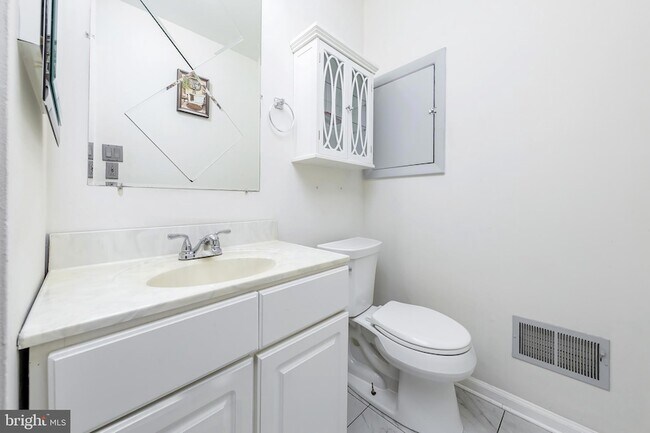 Building Photo - 1445 Boxwood Dr