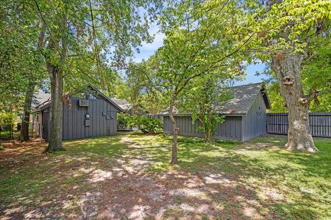 Building Photo - 8730 Cedarspur Dr