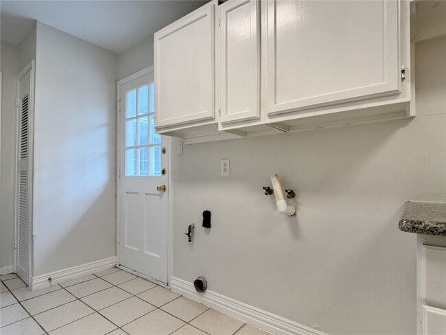 Building Photo - 5139 Indigo St