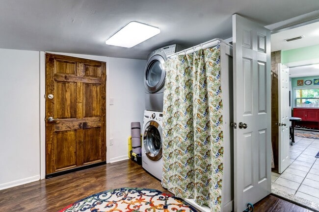 Building Photo - Charming Cottage in the Heart of Amelia Island: Your Perfect Rental Haven!