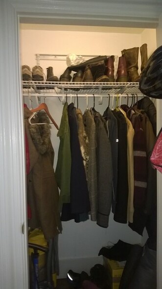 Building Photo - 1094 Woodbury Ave