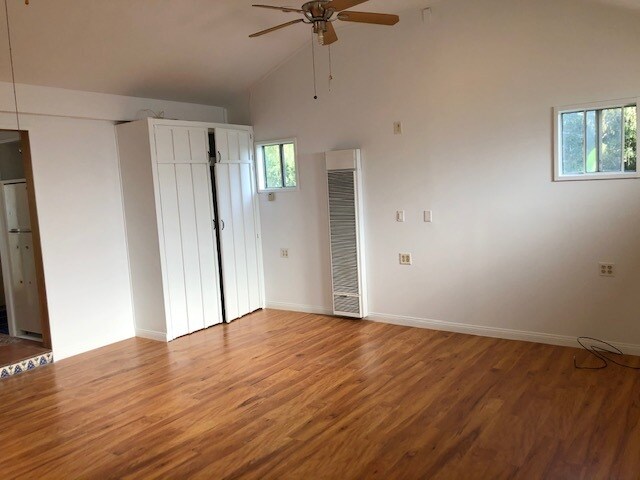 Building Photo - 2818 S Barrington Ave
