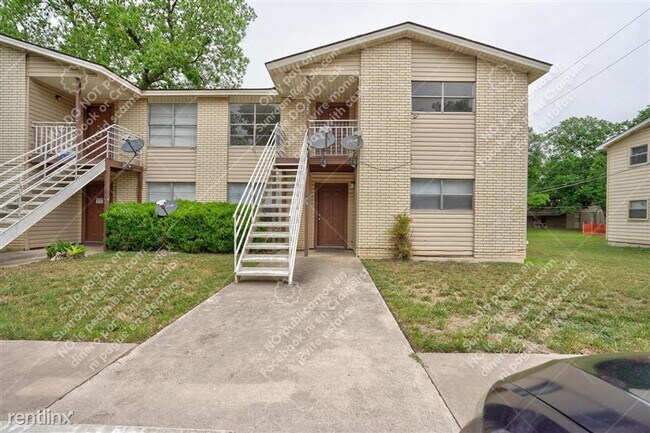 Building Photo - 724 Old Martindale Rd