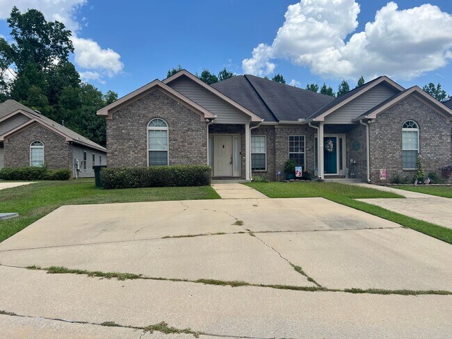 Primary Photo - 3 bedroom 2 bathroom duplex in Covington V...