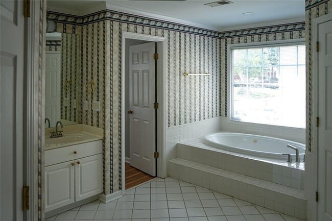 Building Photo - 385 Sweet Ivy Ln