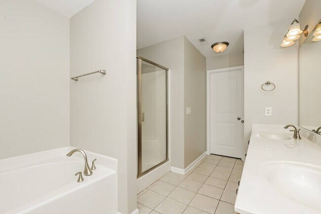 Building Photo - 2447 Cason Ln