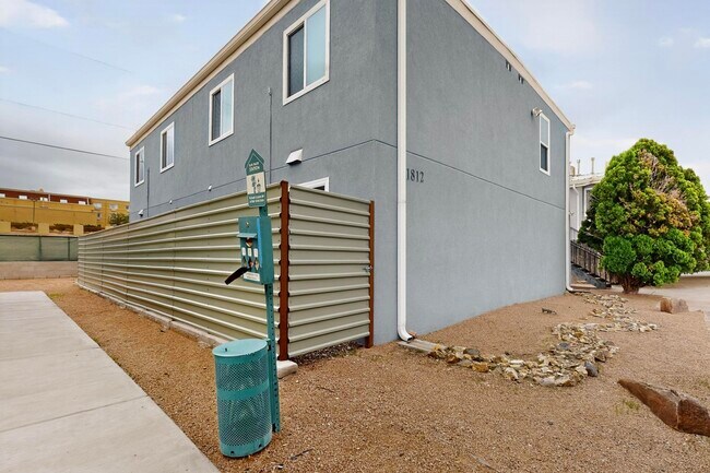 Building Photo - 1812 Buena Vista Dr SE