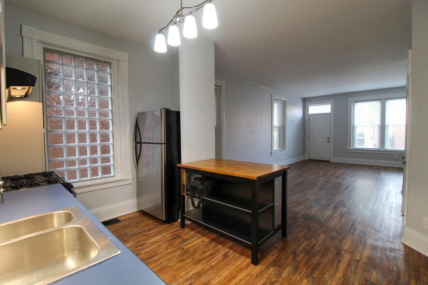 Kitchen - 421 Hopkins St