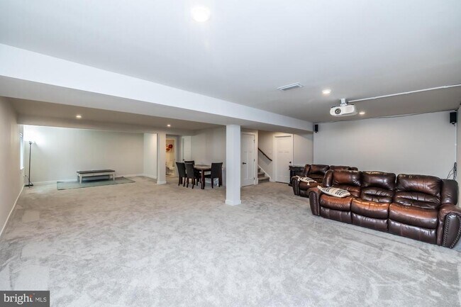 Building Photo - 523 Spring Manor Blvd