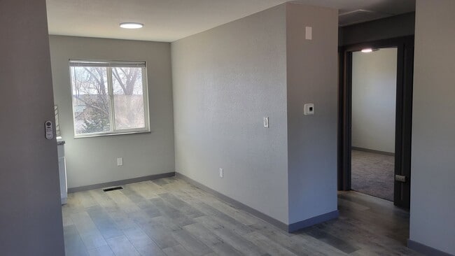 Building Photo - 4 Bedroom, 1.75 Bathroom - Freshly Updated! Available Now!