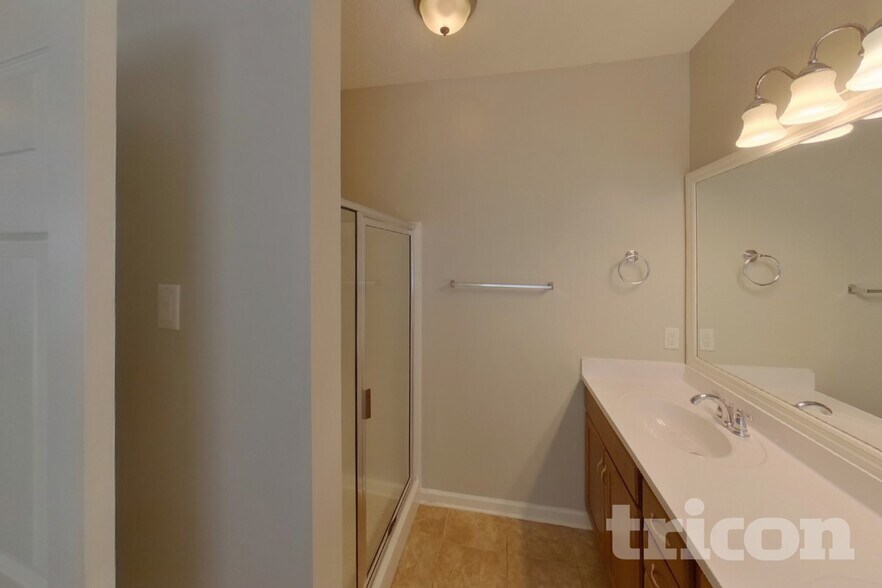 Building Photo - 6429 Sunnywood Dr