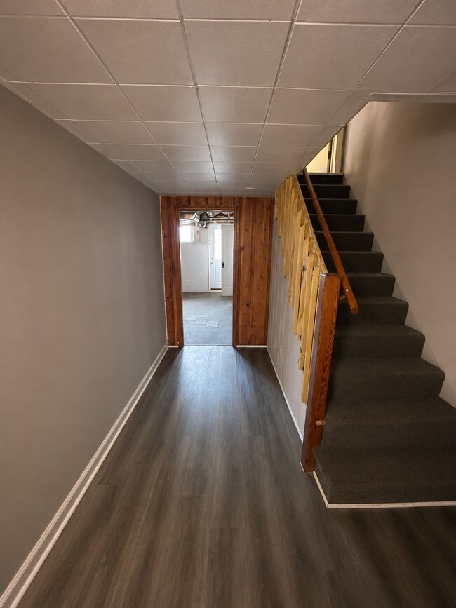 Building Photo - 3527 Parklawn Ave