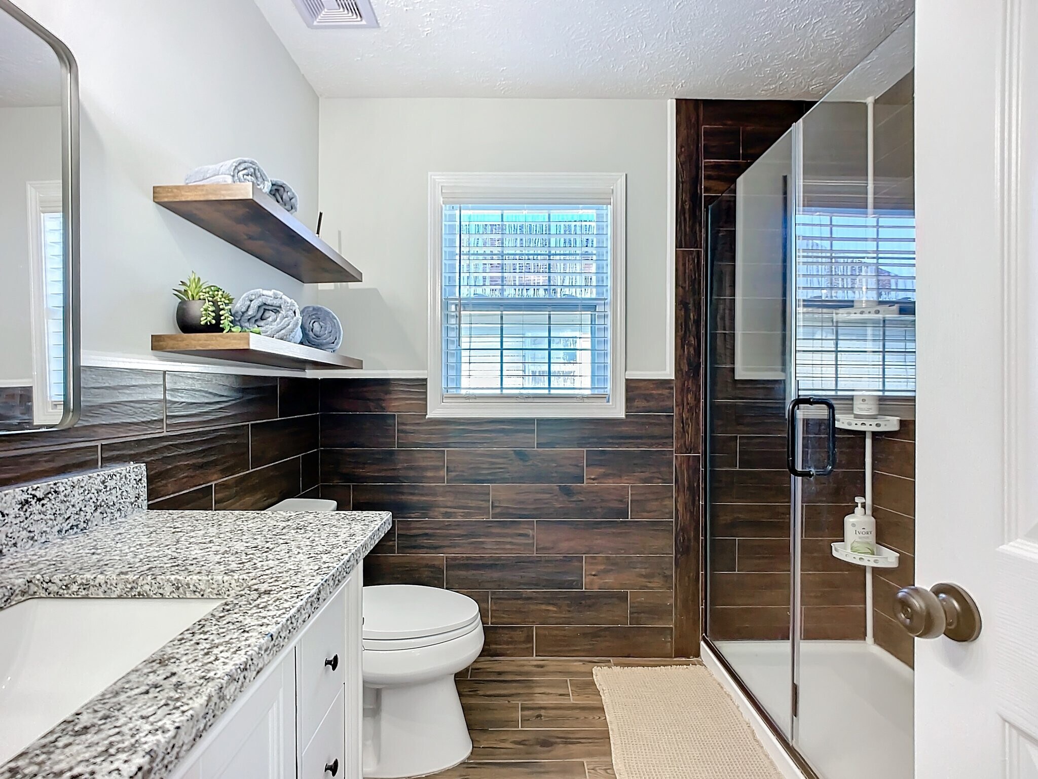 Building Photo - 4131 Eve Dr E
