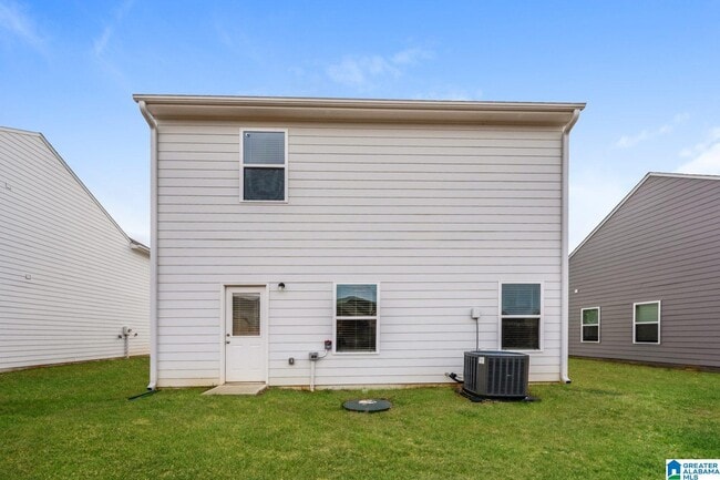Building Photo - 525 Clover Cir