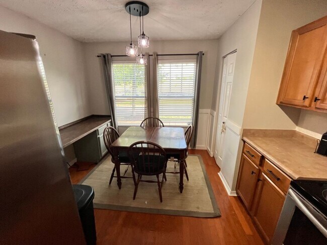Building Photo - 5976 Monroe Crossing