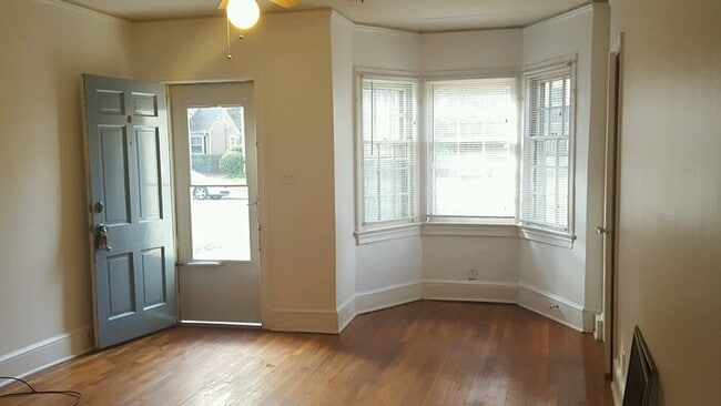 Building Photo - 527 Poplar St