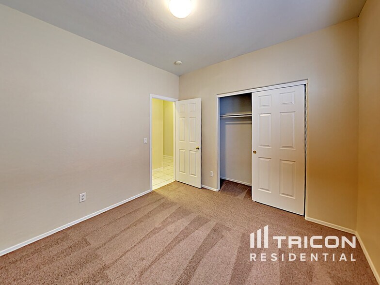 Building Photo - 6430 S 10th Dr