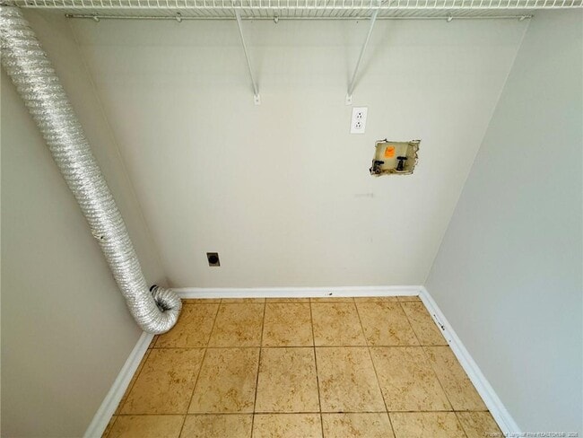 Building Photo - 5018 Summer Ridge Rd