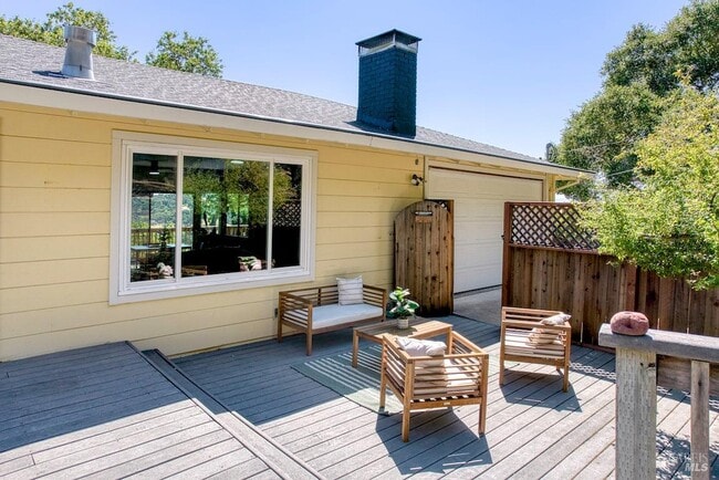 Building Photo - 76 Oak Springs Dr