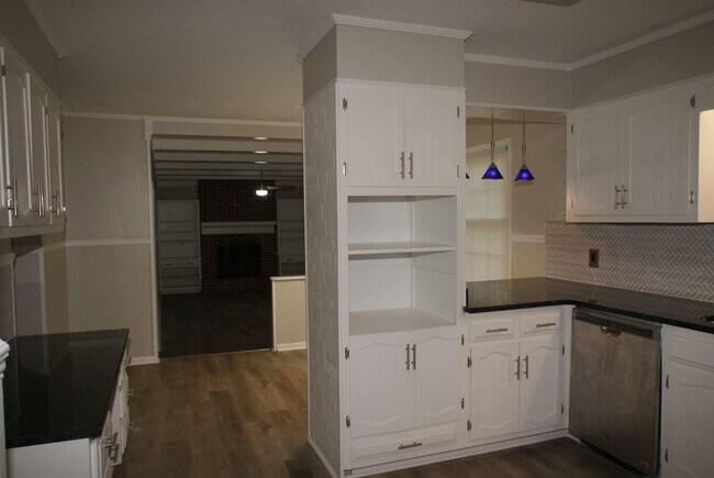 Building Photo - 810 14th Street