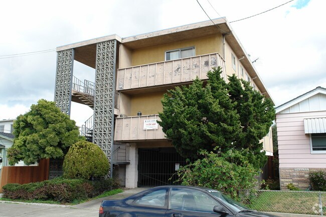 Building Photo - 717 Kains Ave
