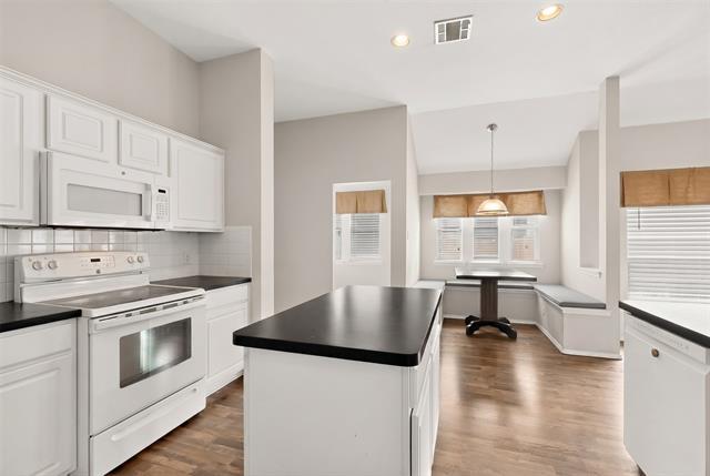 Building Photo - 9844 Meadow Rue Dr