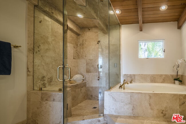 Building Photo - 7036 Grasswood Ave