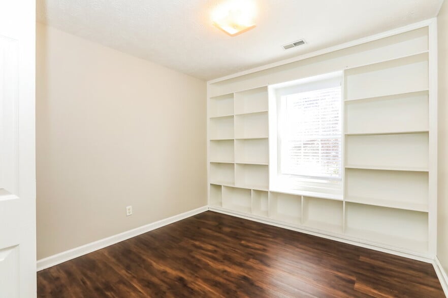 Building Photo - 10007 Nevada Ave