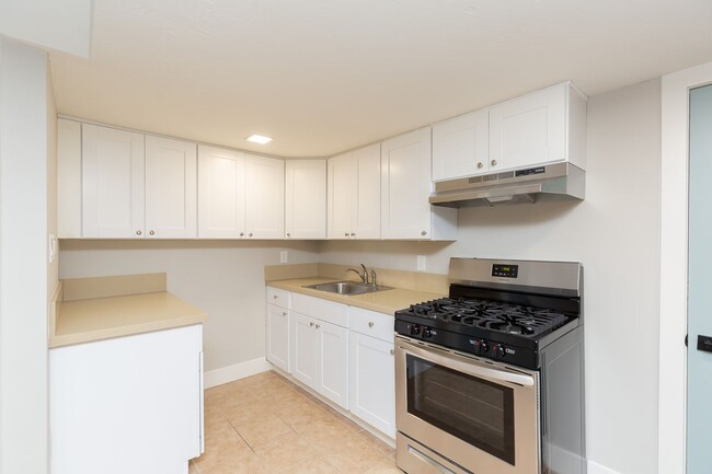 Building Photo - ***CONTEMPORARY COMPFORT ***COLLEGE AREA**...