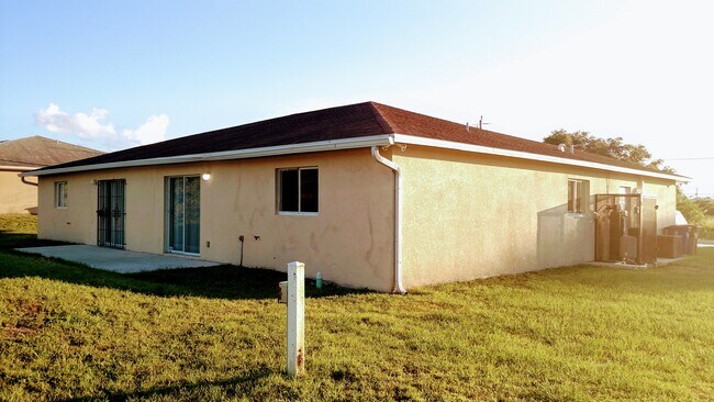 Building Photo - 339 Harry Ave S