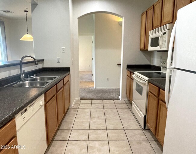 Building Photo - 955 E Knox Rd