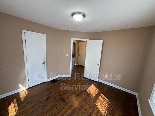 Building Photo - 1925 Highland St