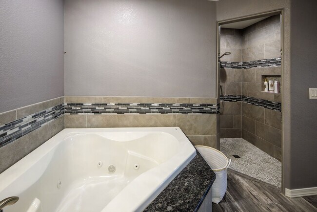 Building Photo - 230 Coral Dr