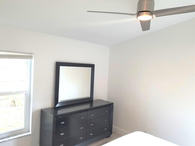 Building Photo - 14576 Sunset Pine Dr