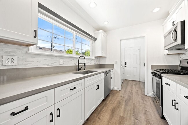 Building Photo - Charming Renovated Pasadena Home with Exceptional Outdoor Space