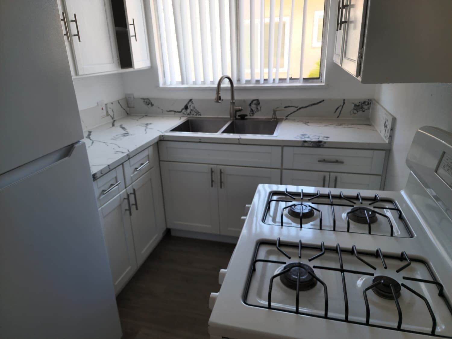 Building Photo - 4767 San Vicente Blvd