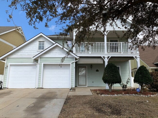 Building Photo - This beautiful home has 4 bedrooms, 2.1 baths and is perfect for an active family. There are thre...