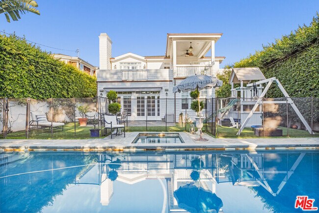 Building Photo - 765 N Almar Ave