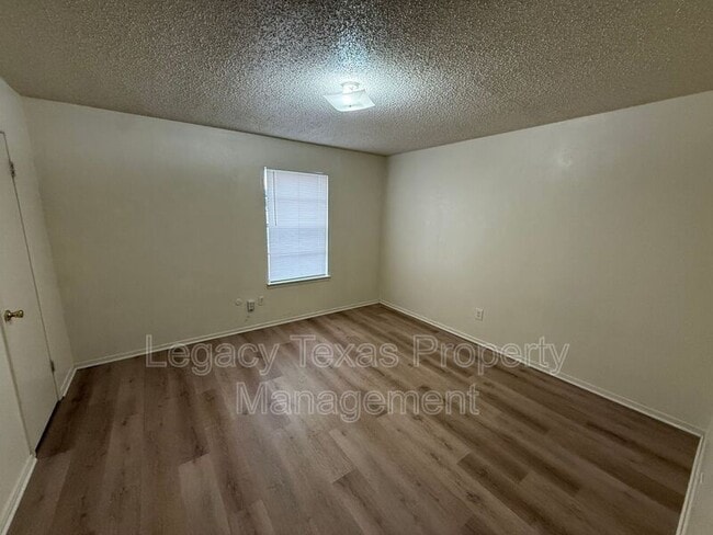 Building Photo - 1700 Short St