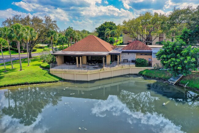 Building Photo - 5390 Woodland Lakes Dr